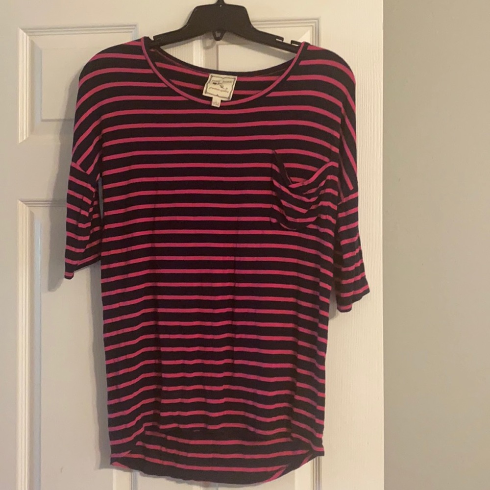 Cropped sleeve tee